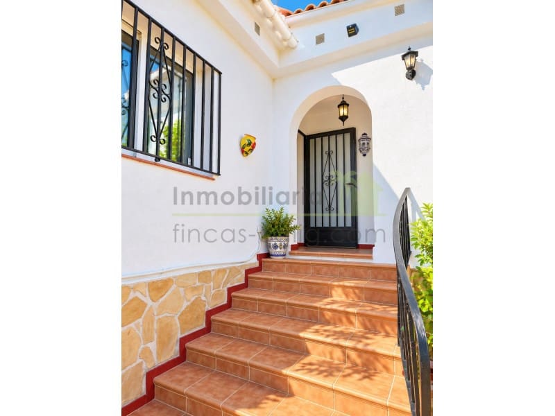 3 bedroom Villa for sale in Calig with pool - € 349,000 (Ref: 10129085)