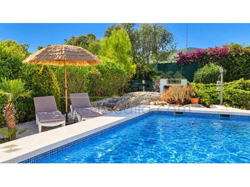3 bedroom Villa for sale in Calig with pool - € 349,000 (Ref: 10129085)