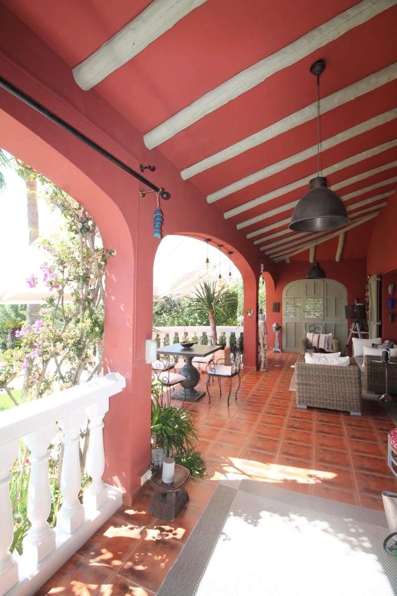 4 soverom Villa til salgs i Calig med svømmebasseng garasje - € 565 000 (Ref: 6327832)