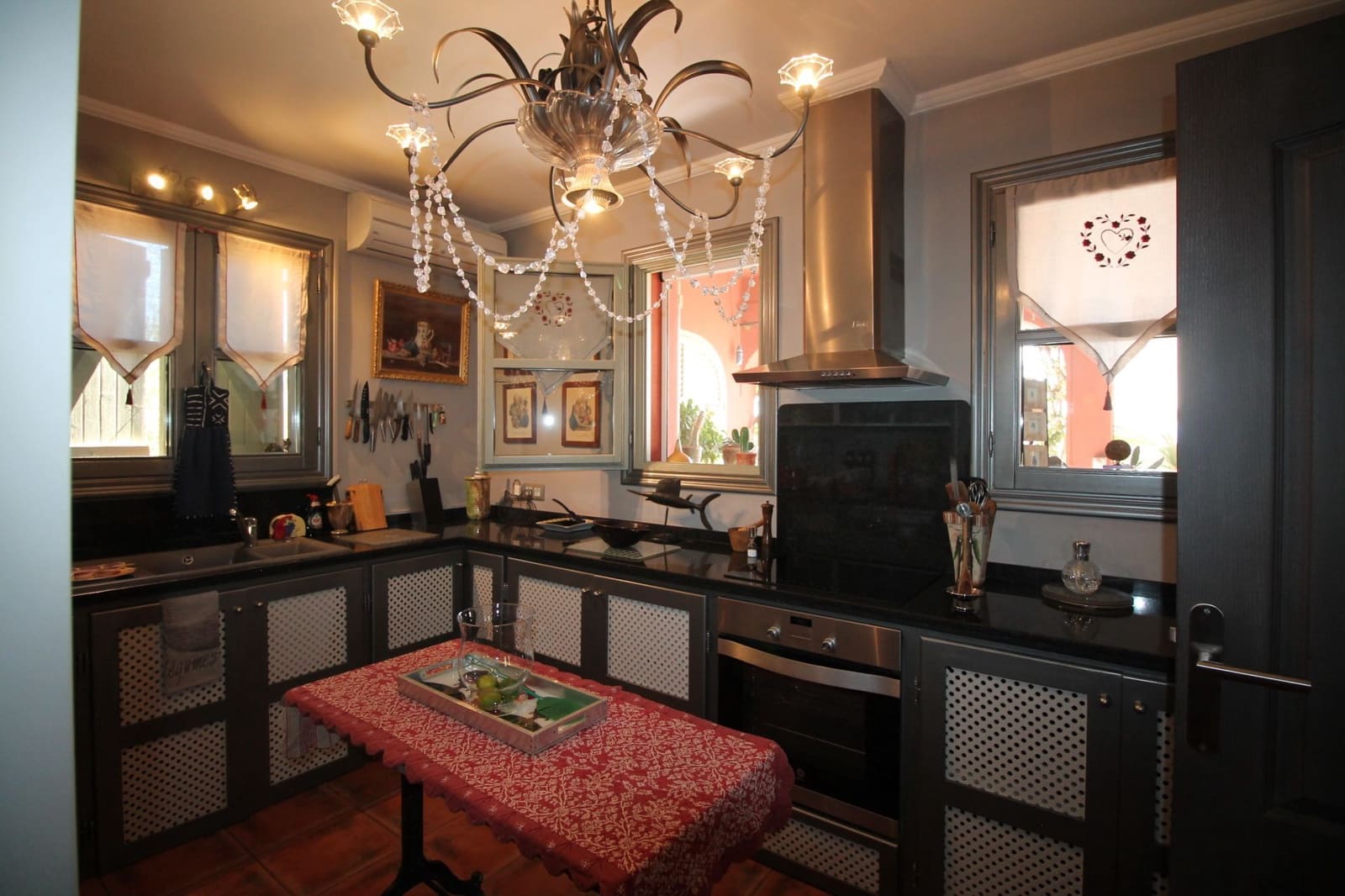 4 soverom Villa til salgs i Calig med svømmebasseng garasje - € 565 000 (Ref: 6327832)