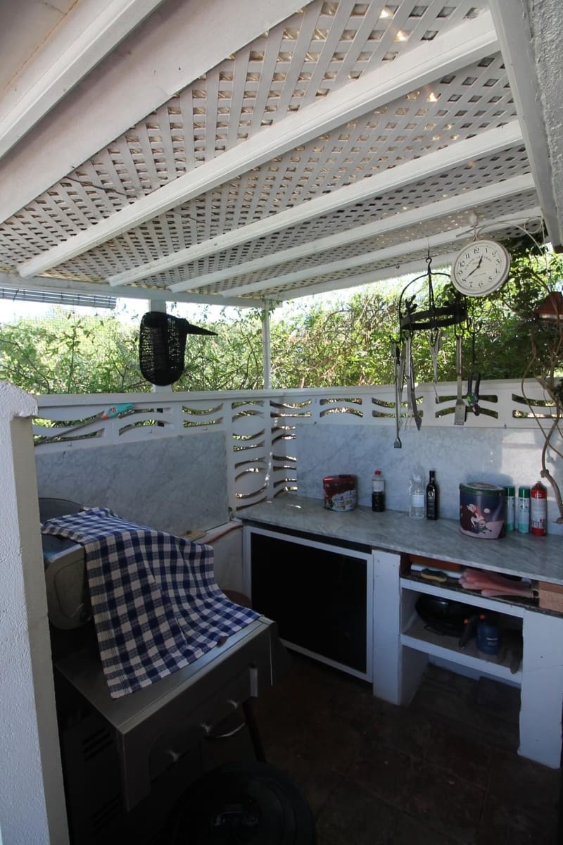 4 soverom Villa til salgs i Calig med svømmebasseng garasje - € 565 000 (Ref: 6327832)