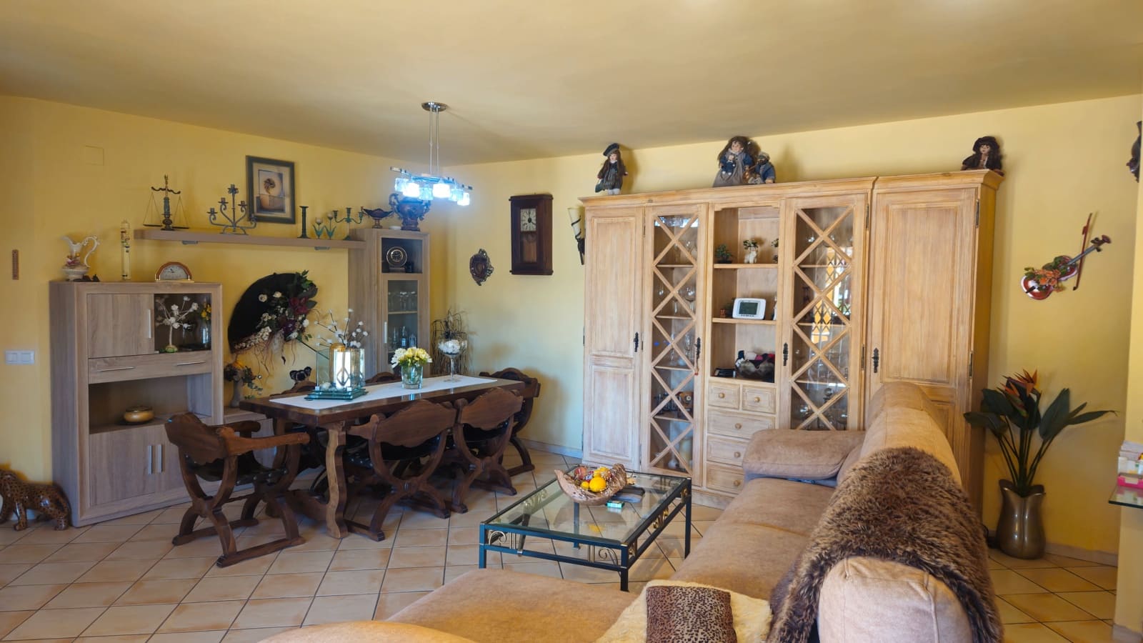 2 soverom Villa til salgs i Calig med garasje - € 375 000 (Ref: 8131740)