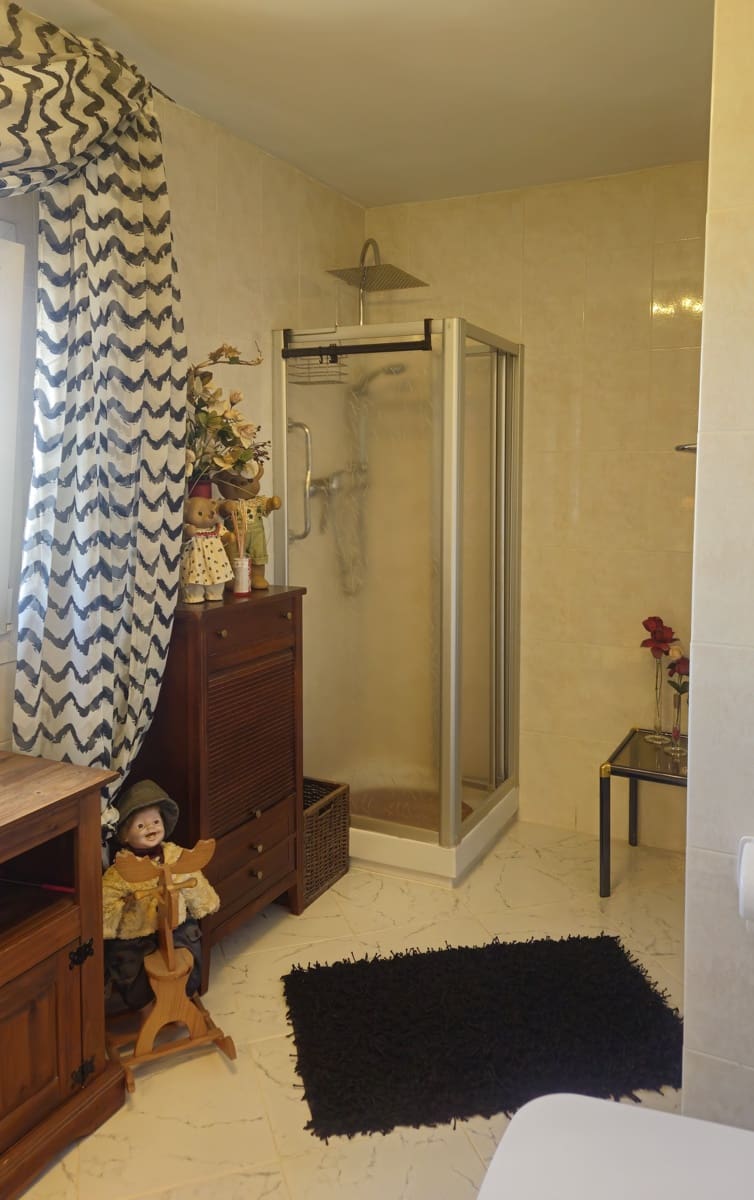 2 soverom Villa til salgs i Calig med garasje - € 375 000 (Ref: 8131740)