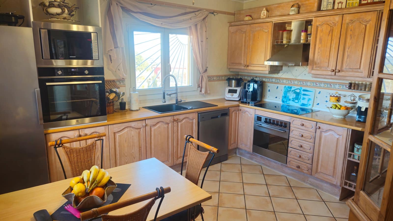 2 soverom Villa til salgs i Calig med garasje - € 375 000 (Ref: 8131740)