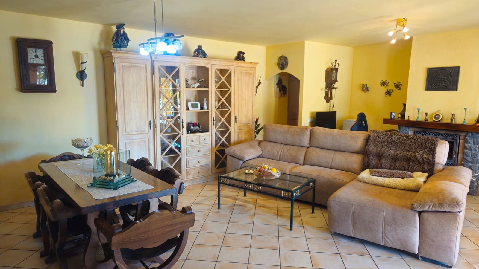 2 soverom Villa til salgs i Calig med garasje - € 375 000 (Ref: 8131740)