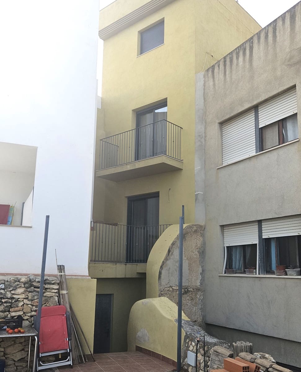 4 soveværelse Villa til salg i Calig - € 250.000 (Ref: 8485533)