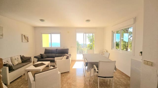 3 soverom Kjedet enebolig til salgs i Peñíscola med svømmebasseng garasje - € 240 000 (Ref: 8811029)