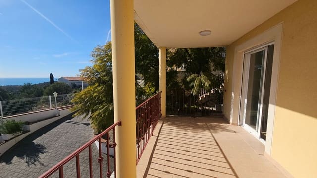 3 soverom Kjedet enebolig til salgs i Peñíscola med svømmebasseng garasje - € 240 000 (Ref: 8811029)