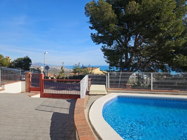 3 soverom Kjedet enebolig til salgs i Peñíscola med svømmebasseng garasje - € 240 000 (Ref: 8811029)