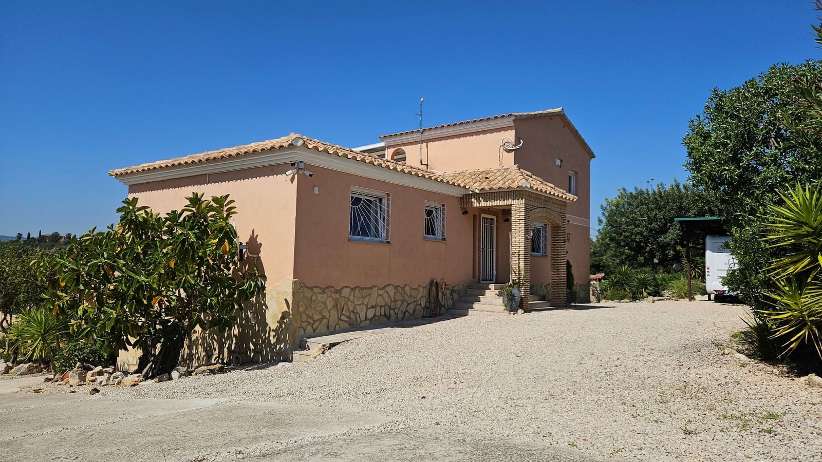 4 soveværelse Finca/Landehus til salg i Calig med swimmingpool garage - € 585.000 (Ref: 8939664)