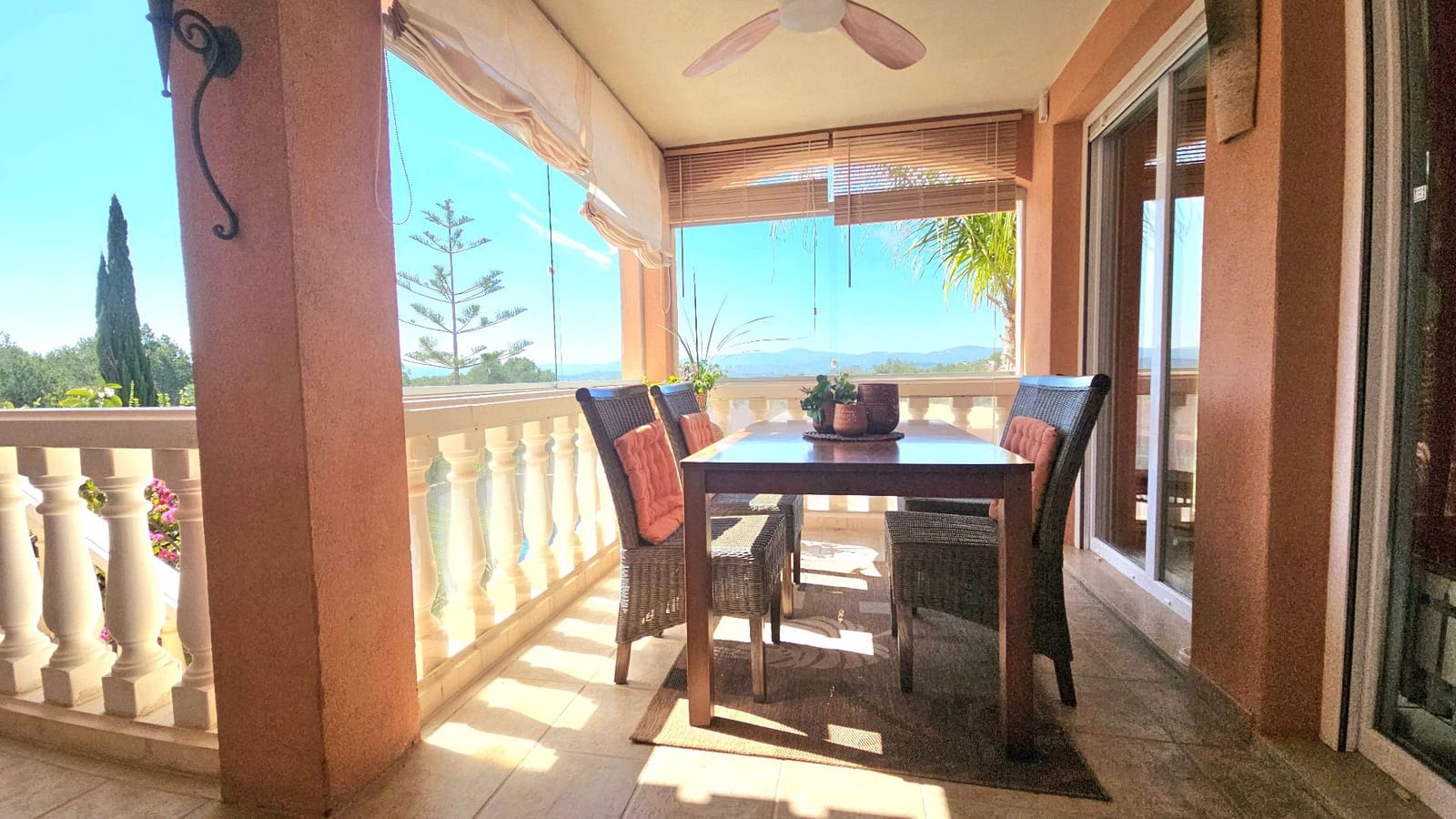 4 soveværelse Finca/Landehus til salg i Calig med swimmingpool garage - € 585.000 (Ref: 8939664)