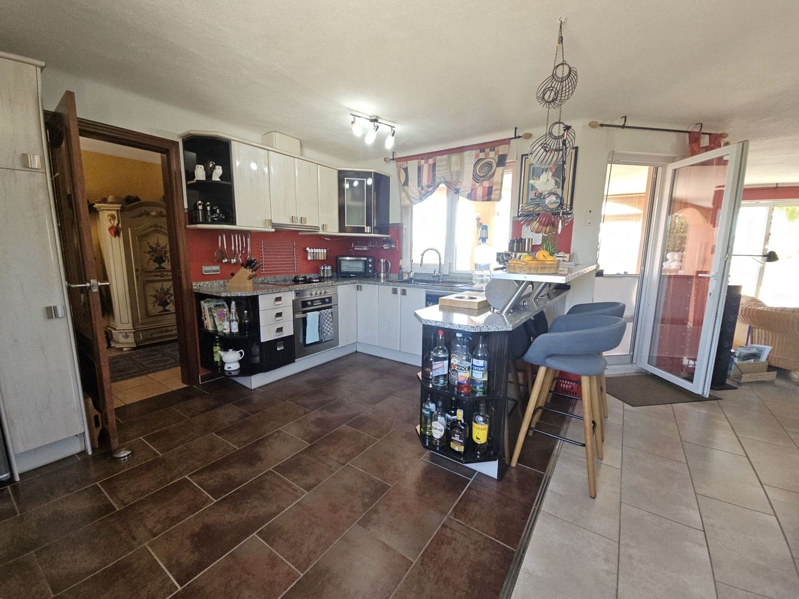 4 soveværelse Finca/Landehus til salg i Calig med swimmingpool garage - € 585.000 (Ref: 8939664)