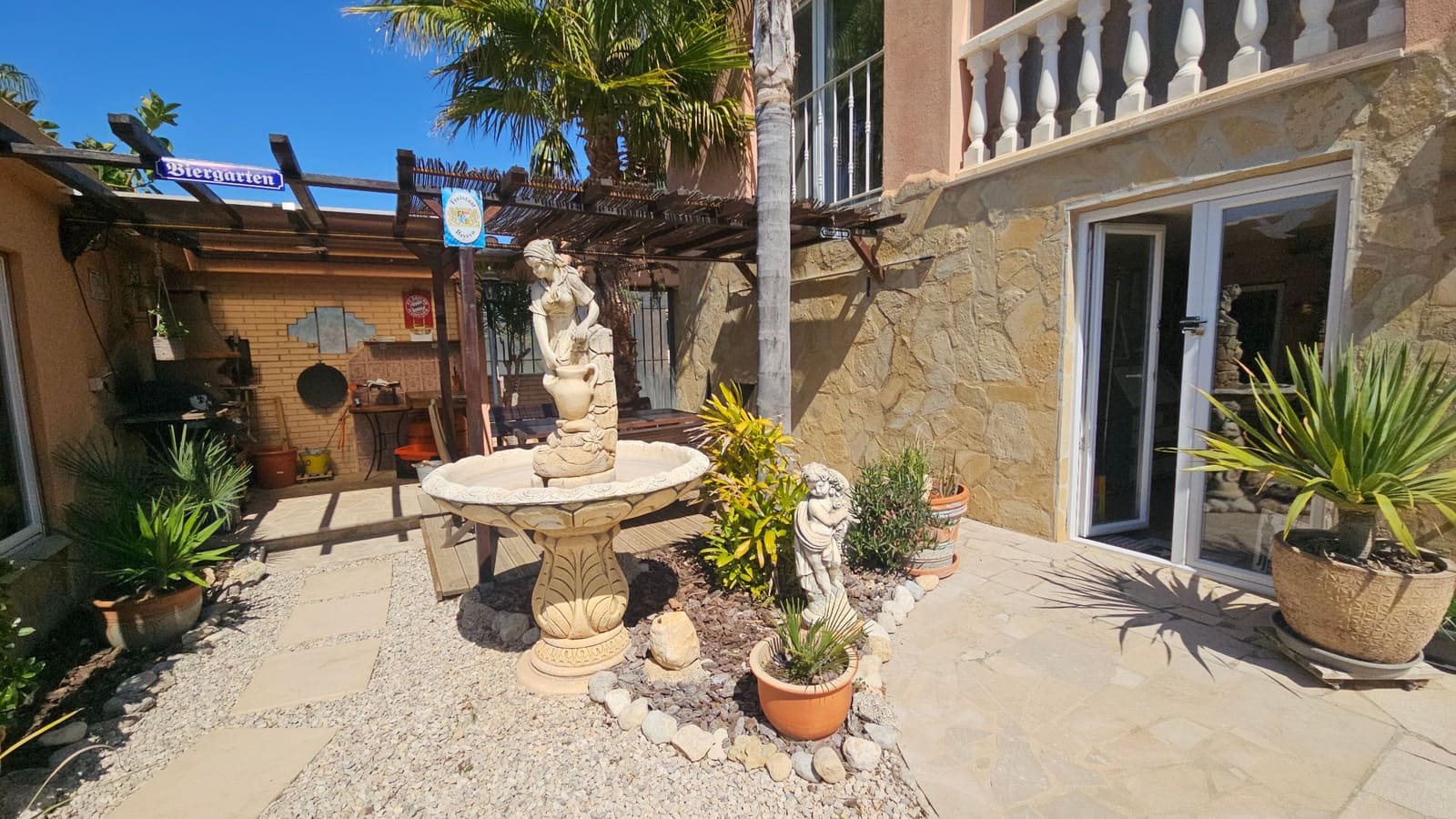 4 soveværelse Finca/Landehus til salg i Calig med swimmingpool garage - € 585.000 (Ref: 8939664)