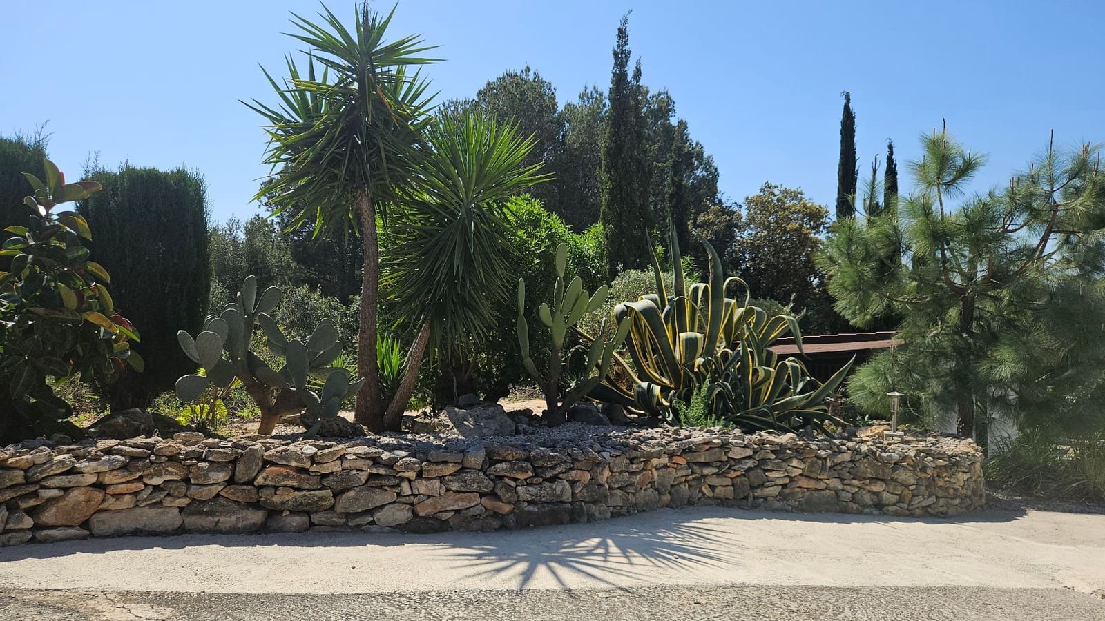 4 soveværelse Finca/Landehus til salg i Calig med swimmingpool garage - € 585.000 (Ref: 8939664)