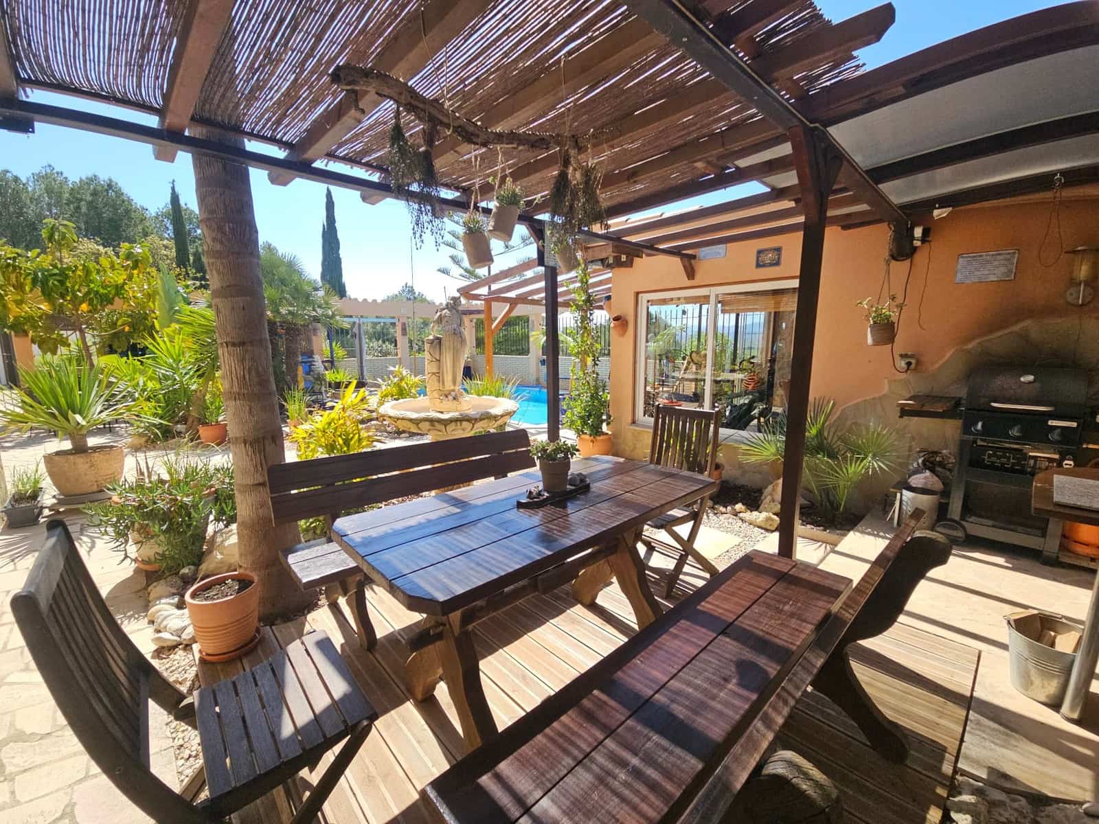 4 soveværelse Finca/Landehus til salg i Calig med swimmingpool garage - € 585.000 (Ref: 8939664)