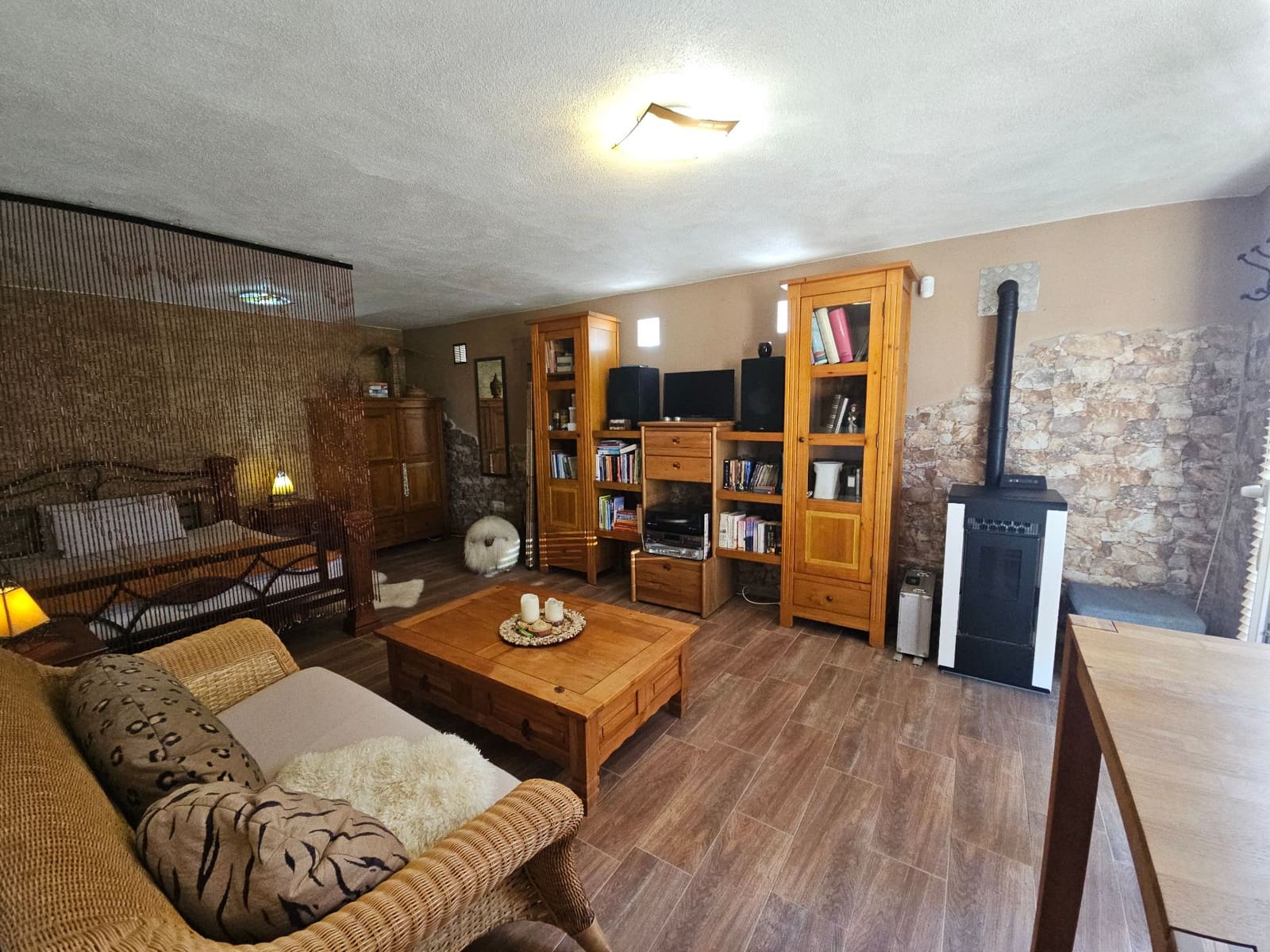 4 soveværelse Finca/Landehus til salg i Calig med swimmingpool garage - € 585.000 (Ref: 8939664)