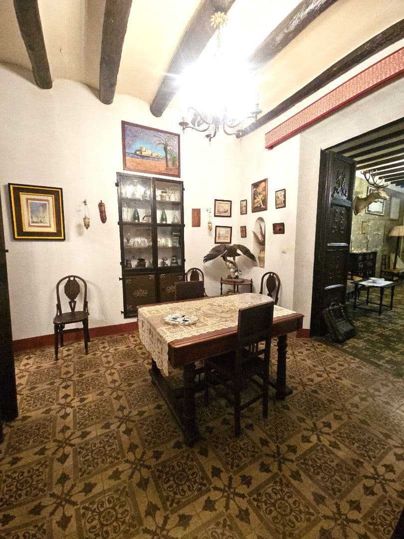 7 soverom Hotell til salgs i Calig med garasje - € 170 000 (Ref: 8951651)