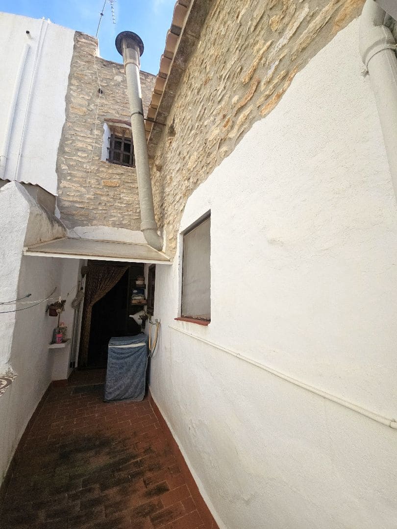 7 soverom Hotell til salgs i Calig med garasje - € 170 000 (Ref: 8951651)