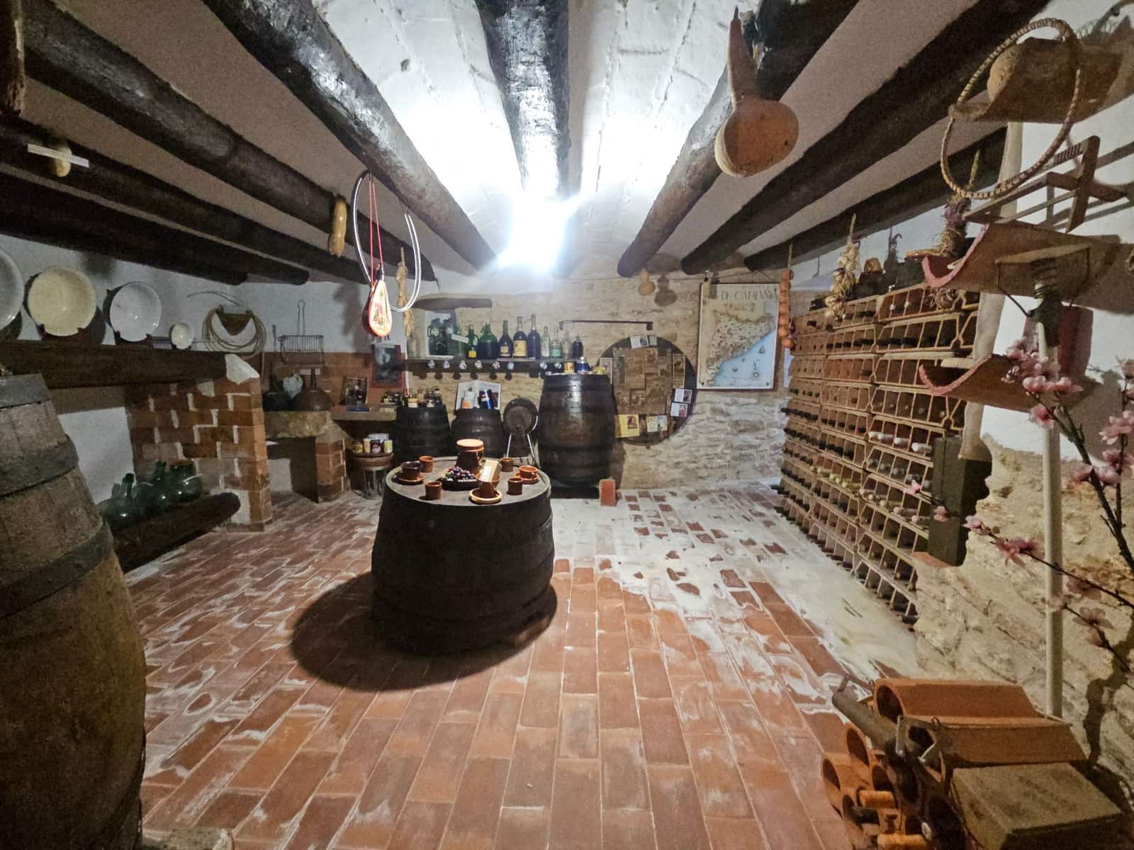 7 soverom Hotell til salgs i Calig med garasje - € 170 000 (Ref: 8951651)