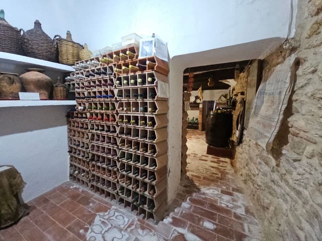 7 makuuhuone Hotelli myytävänä paikassa Càlig mukana 
autotalli - 170 000 € (Ref: 8951651)