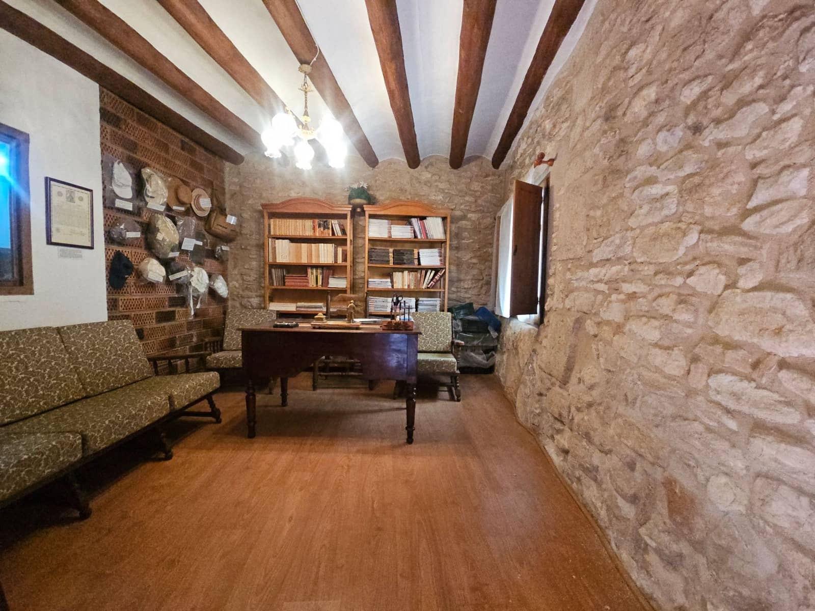 7 soverom Hotell til salgs i Calig med garasje - € 170 000 (Ref: 8951651)