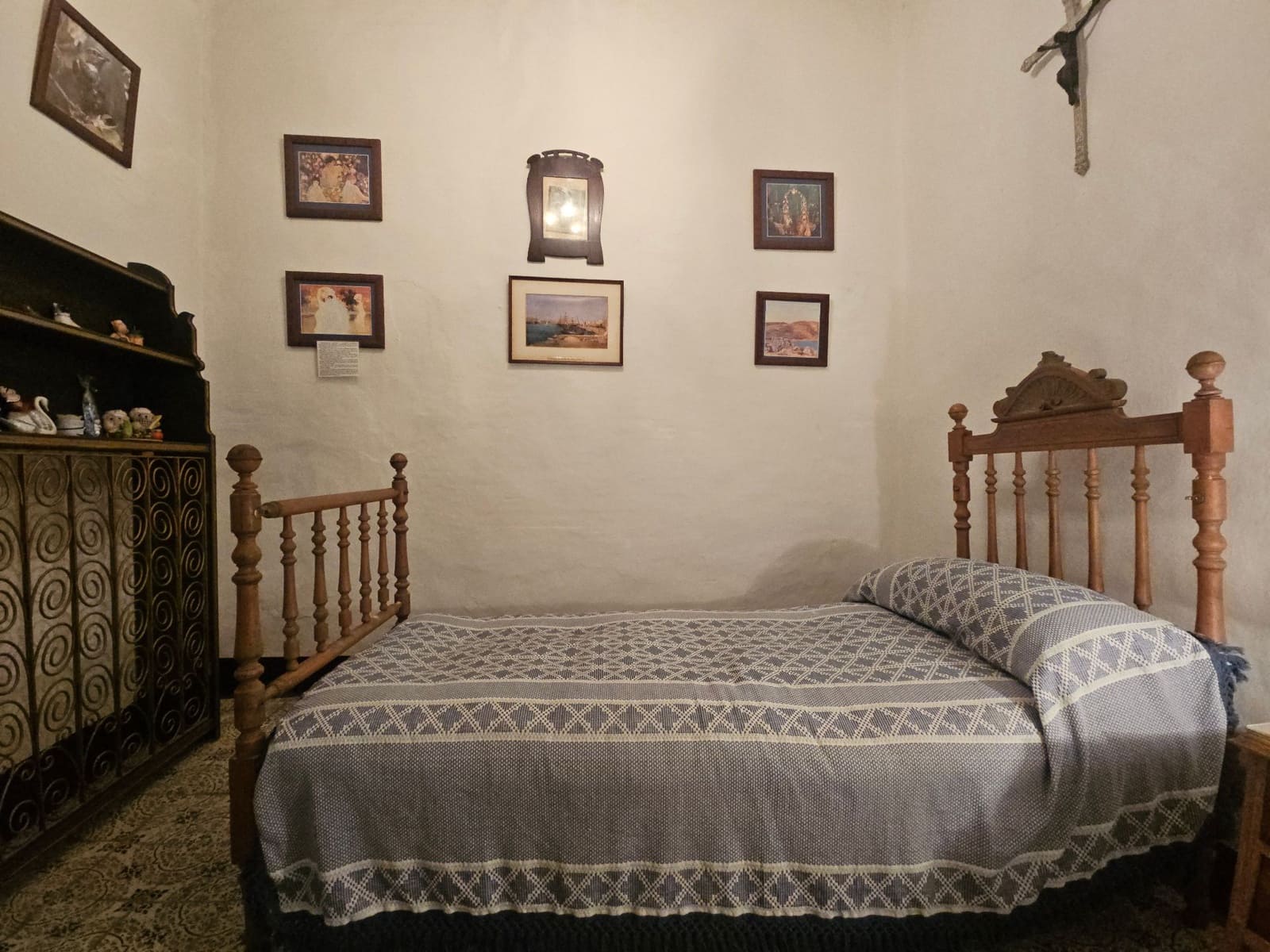 7 soverom Hotell til salgs i Calig med garasje - € 170 000 (Ref: 8951651)