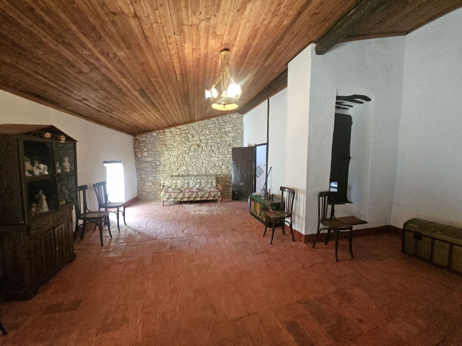 7 soverom Hotell til salgs i Calig med garasje - € 170 000 (Ref: 8951651)