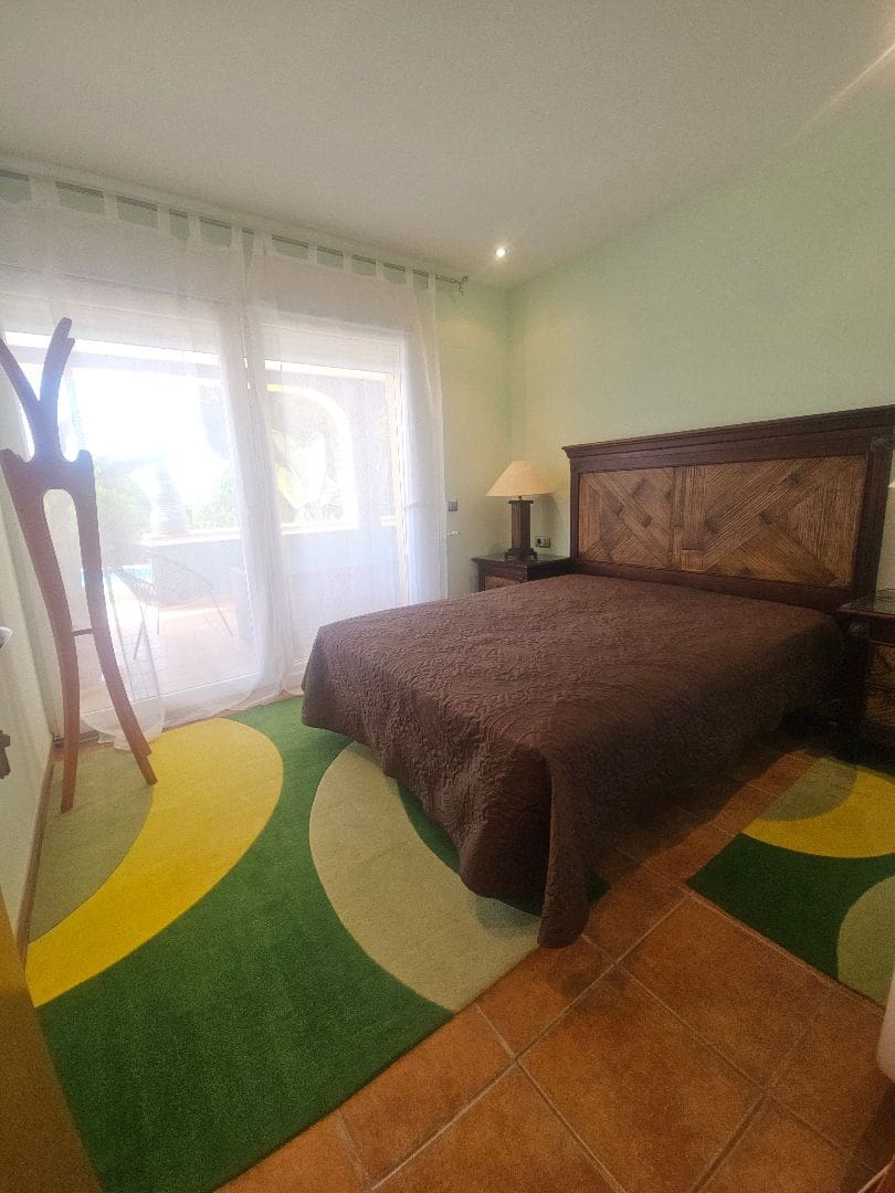 3 soveværelse Villa til salg i Calig med swimmingpool garage - € 649.000 (Ref: 9097625)