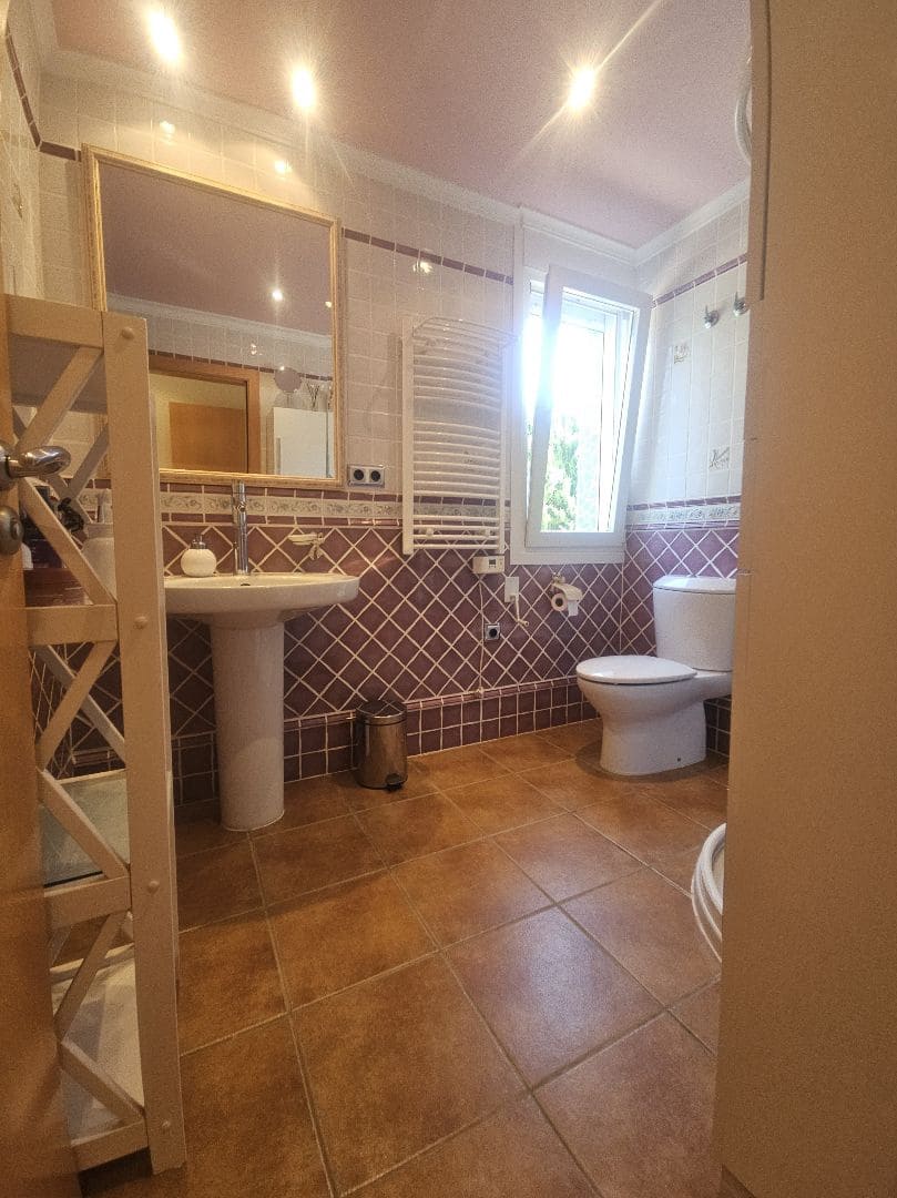 3 soveværelse Villa til salg i Calig med swimmingpool garage - € 649.000 (Ref: 9097625)