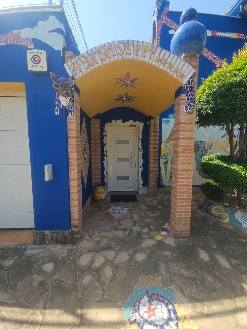 3 soveværelse Villa til salg i Calig med swimmingpool garage - € 649.000 (Ref: 9097625)