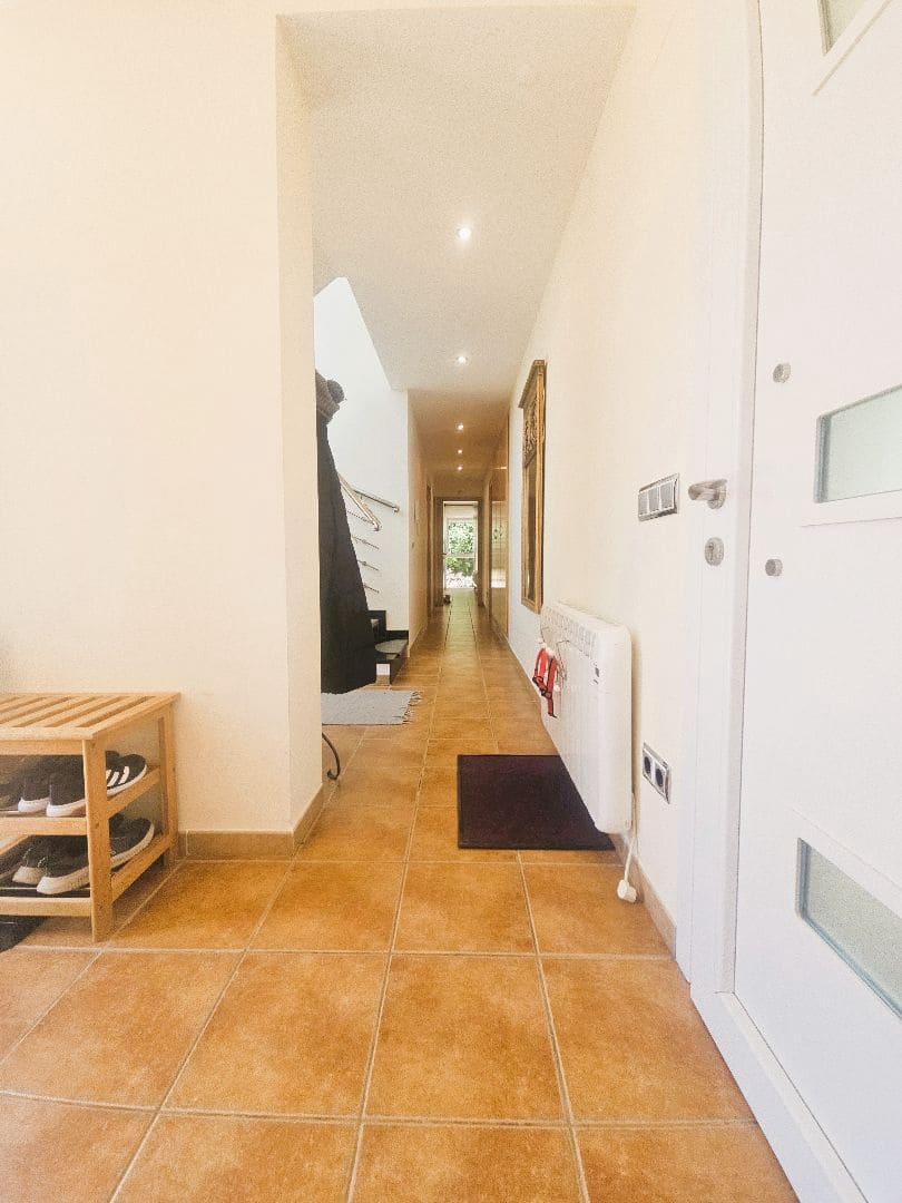 3 soveværelse Villa til salg i Calig med swimmingpool garage - € 649.000 (Ref: 9097625)