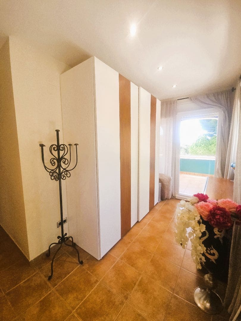 3 soveværelse Villa til salg i Calig med swimmingpool garage - € 649.000 (Ref: 9097625)