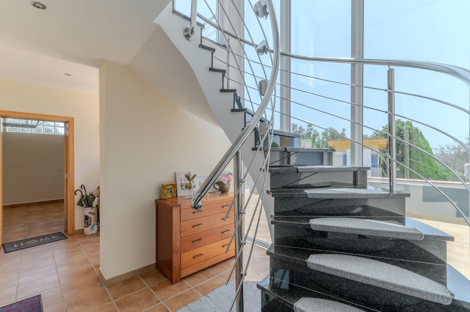 3 soveværelse Villa til salg i Calig med swimmingpool garage - € 649.000 (Ref: 9097625)