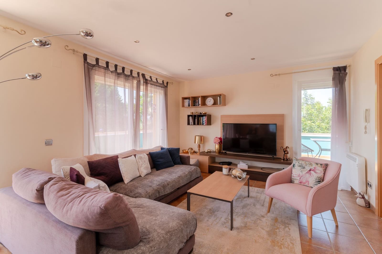 3 soveværelse Villa til salg i Calig med swimmingpool garage - € 649.000 (Ref: 9097625)