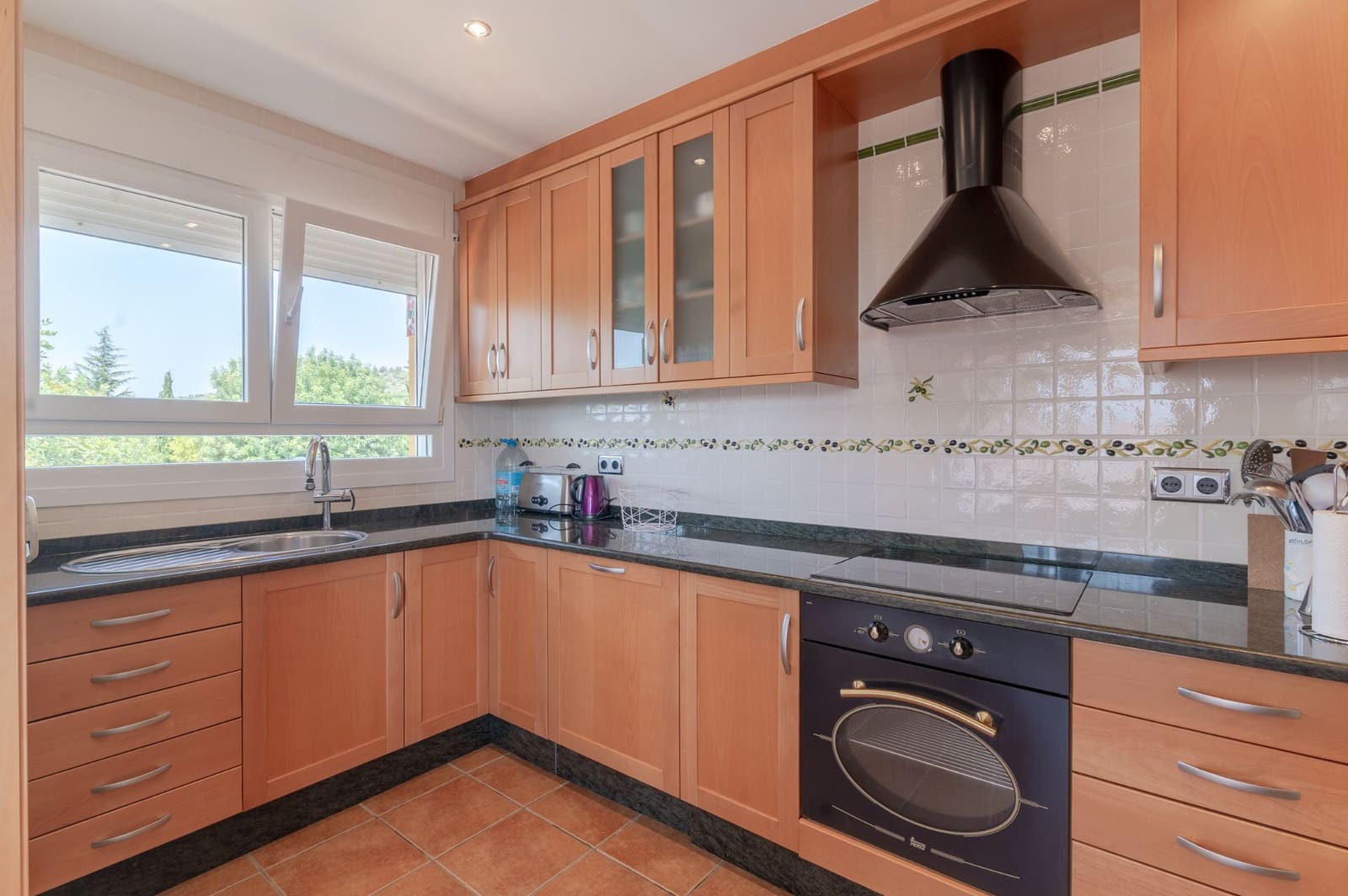 3 soveværelse Villa til salg i Calig med swimmingpool garage - € 649.000 (Ref: 9097625)