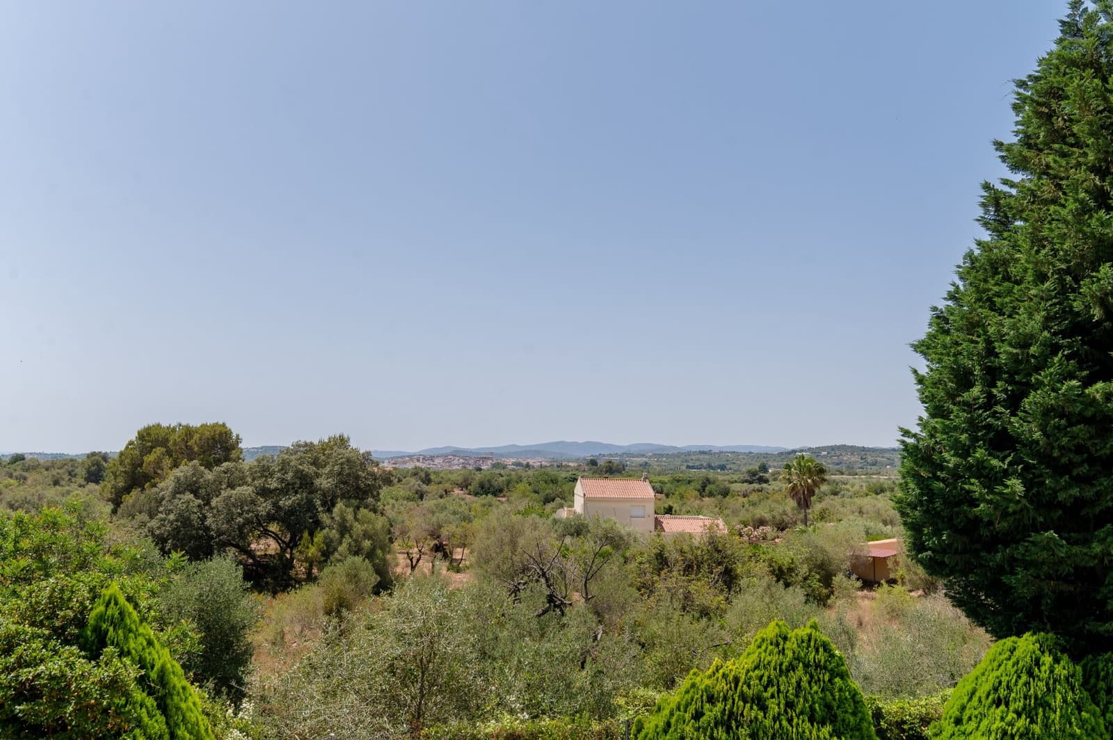 3 soveværelse Villa til salg i Calig med swimmingpool garage - € 649.000 (Ref: 9097625)