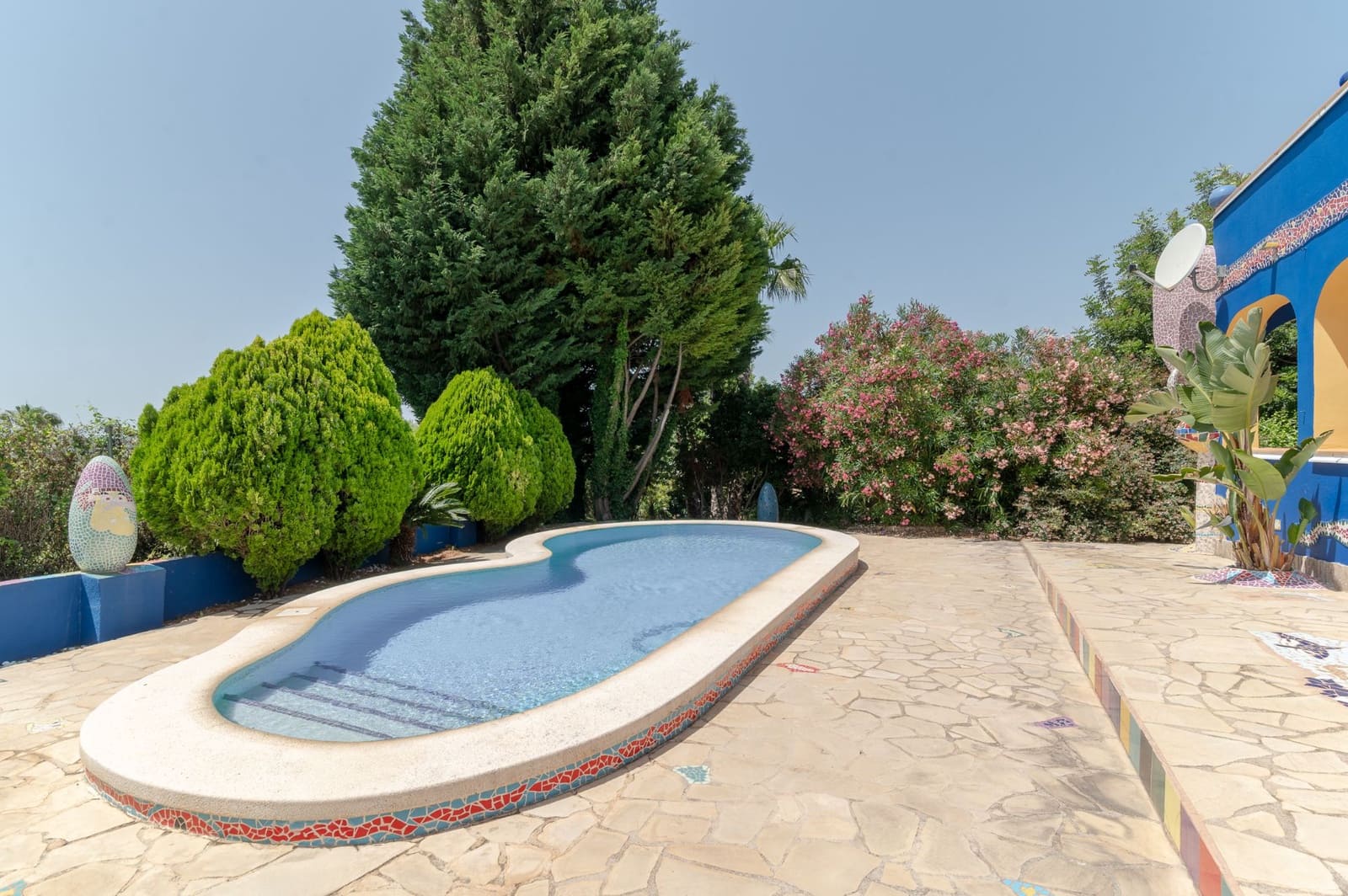 3 soveværelse Villa til salg i Calig med swimmingpool garage - € 649.000 (Ref: 9097625)