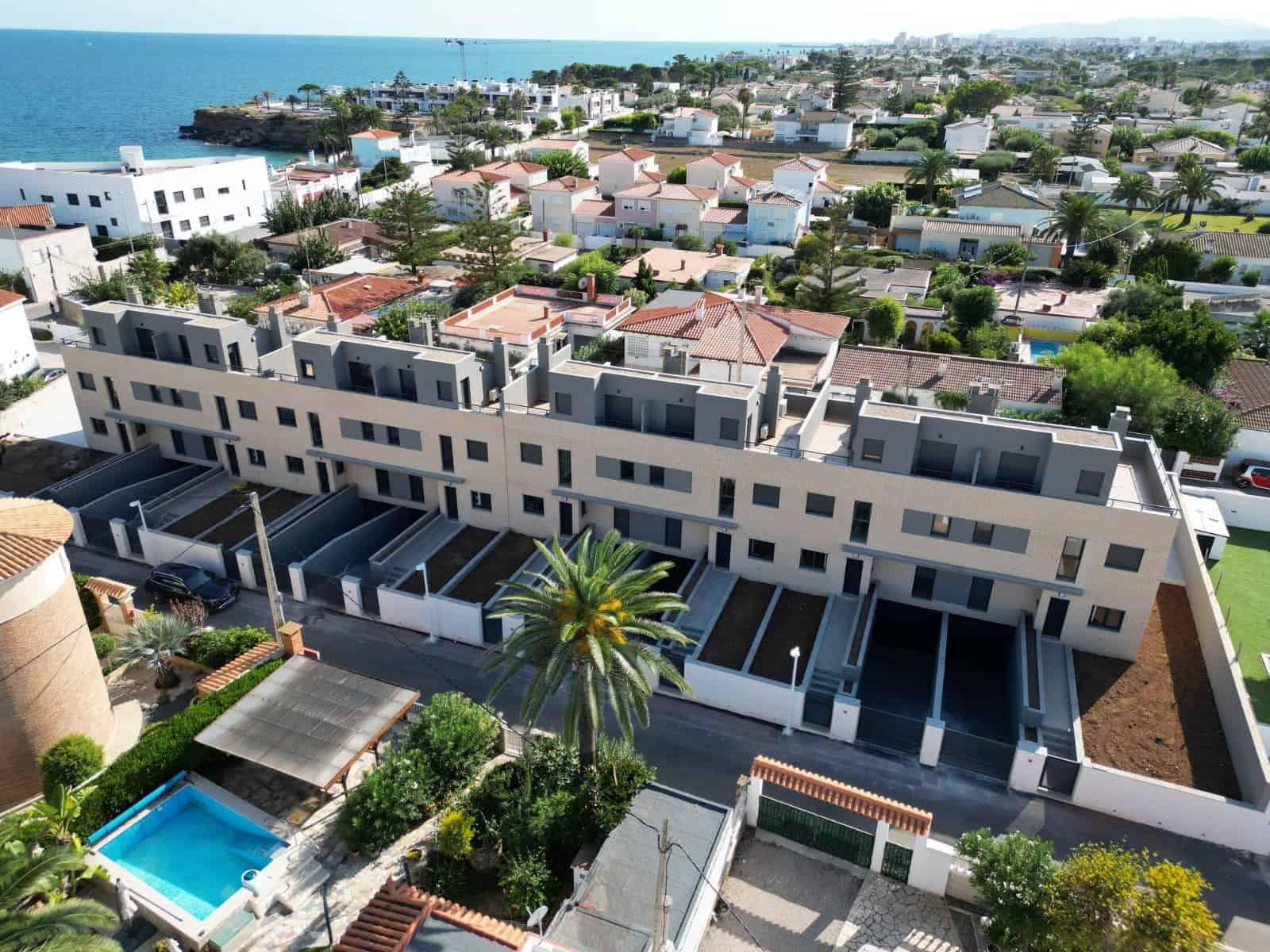 3 sypialnia Dom na sprzedaż w Vinaros z basenem garażem - 271 500 € (Ref: 9332863)