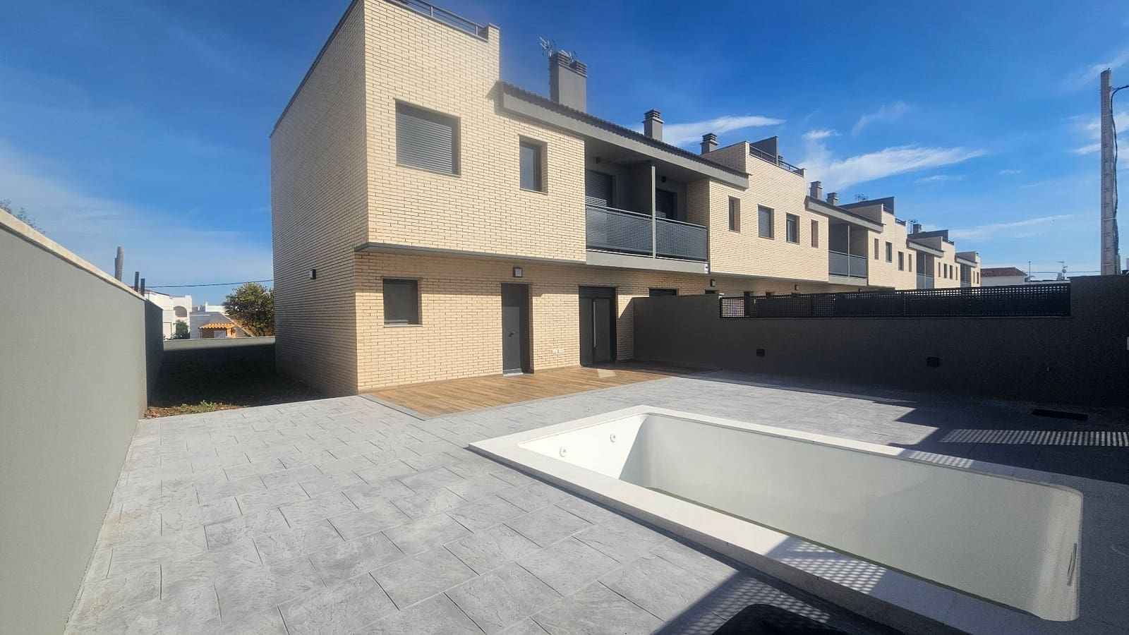 3 sypialnia Dom na sprzedaż w Vinaros z basenem garażem - 271 500 € (Ref: 9332863)