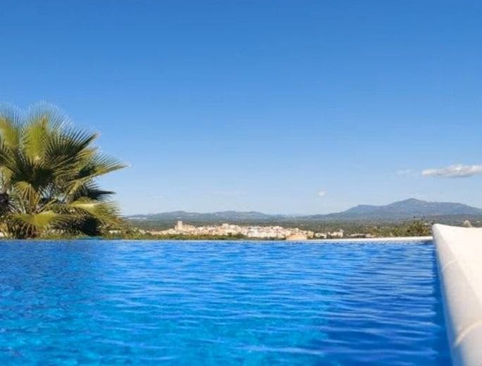 3 makuuhuone Maalaistalo myytävänä paikassa Calig mukana uima-altaan 
autotalli - 590 000 € (Ref: 9442821)