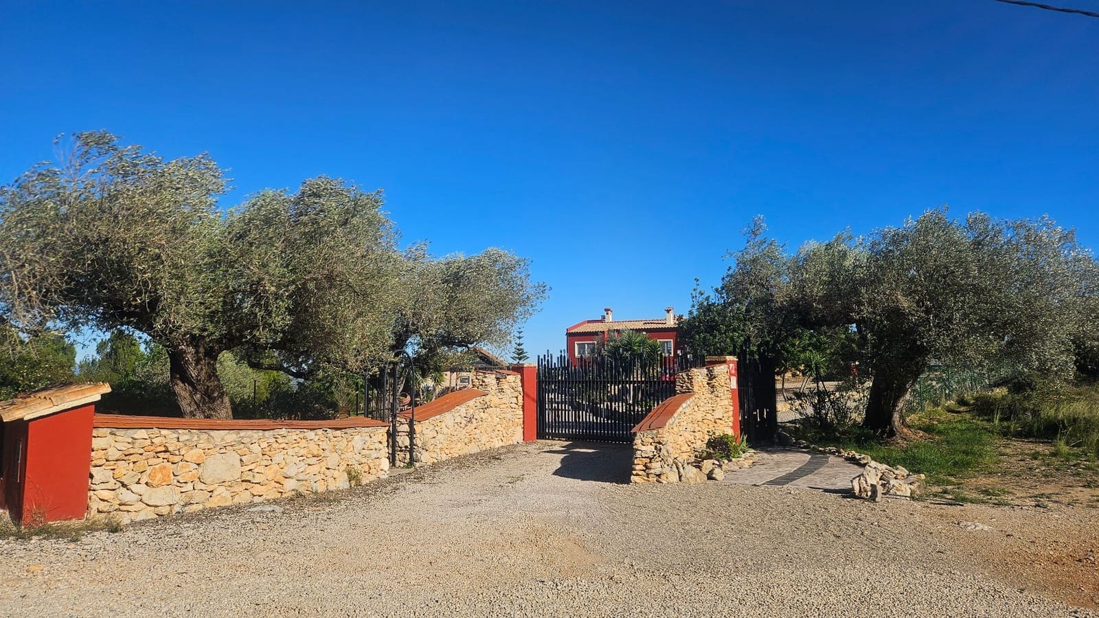 3 makuuhuone Maalaistalo myytävänä paikassa Calig mukana uima-altaan 
autotalli - 590 000 € (Ref: 9442821)