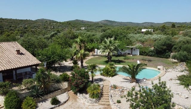 9 soveværelse Finca/Landehus til salg i Cervera del Maestre / Cervera del Maestrat med swimmingpool - € 1.200.000 (Ref: 9517936)