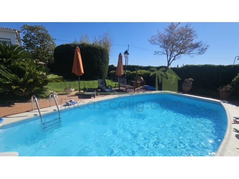 3 bedroom Villa for sale in Vinaros with pool garage - € 440,000 (Ref: 9568910)