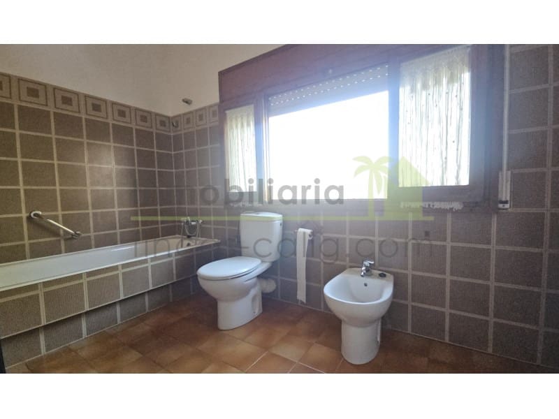 3 bedroom Villa for sale in Vinaros with pool garage - € 440,000 (Ref: 9568910)