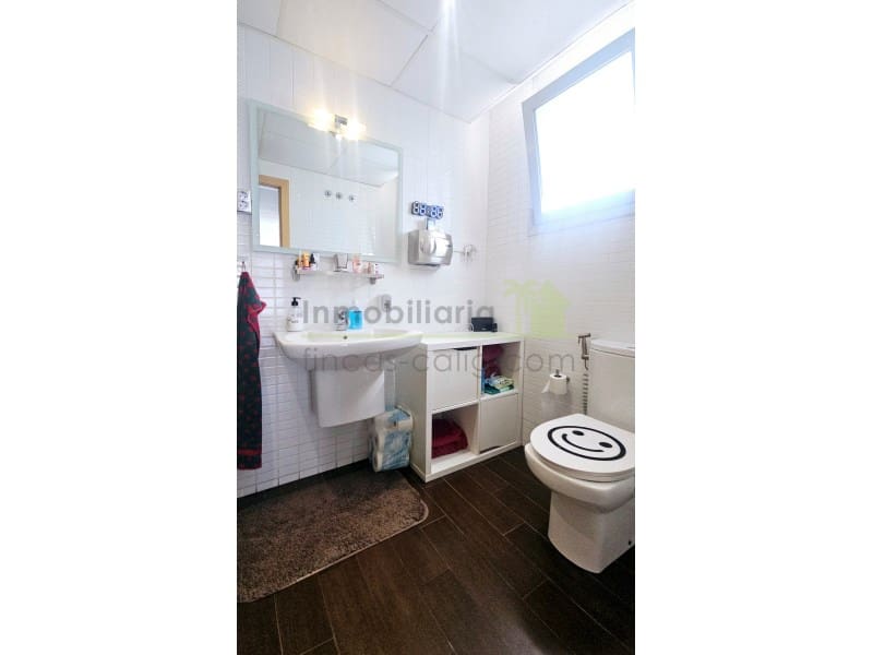 3 makuuhuone Huvila myytävänä paikassa Vinaros mukana uima-altaan 
autotalli - 445 000 € (Ref: 9568911)