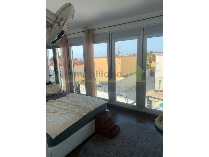 3 makuuhuone Huvila myytävänä paikassa Vinaros mukana uima-altaan 
autotalli - 445 000 € (Ref: 9568911)