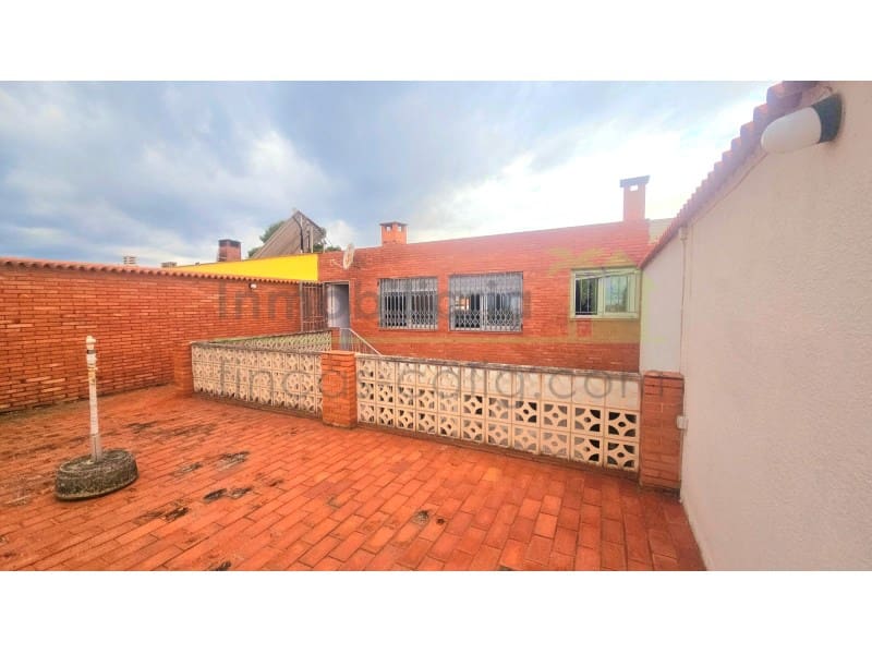 3 makuuhuone Omakotitalo myytävänä paikassa Vinaros mukana 
autotalli - 189 000 € (Ref: 9568913)