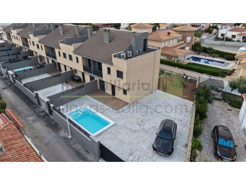 4 quarto Casa em Banda para venda em Vinaros com piscina garagem - 386 000 € (Ref: 9568914)
