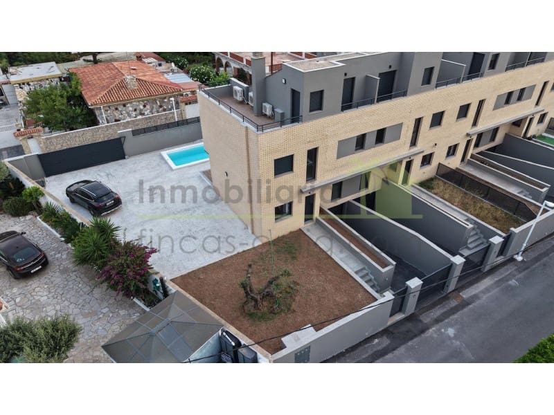 4 quarto Casa em Banda para venda em Vinaros com piscina garagem - 386 000 € (Ref: 9568914)