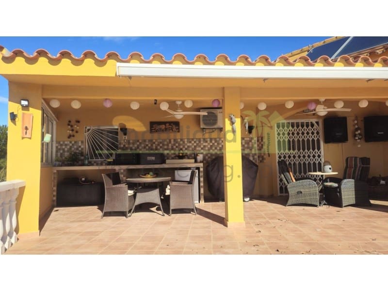 2 soveværelse Finca/Landehus til salg i Calig med garage - € 375.000 (Ref: 9568917)